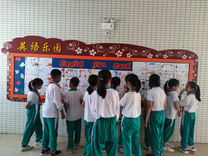 英語小報(bào)，精彩紛呈