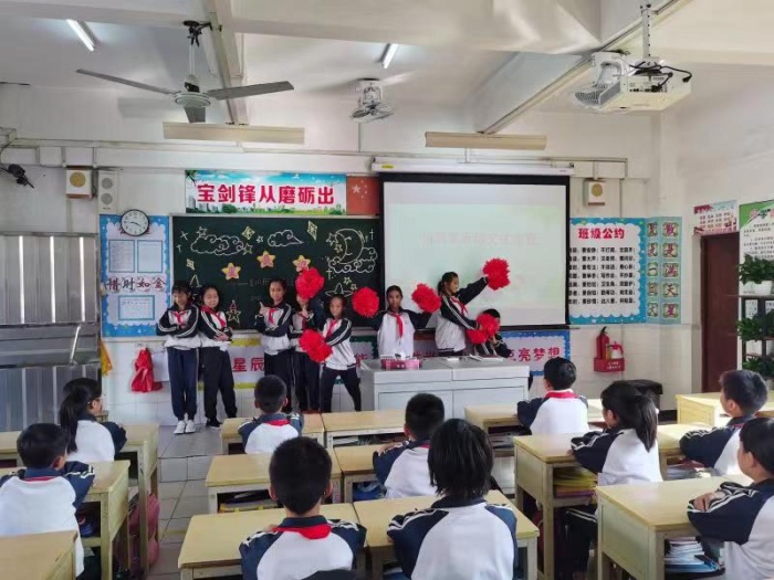 展特色風采 創(chuàng)最美班級