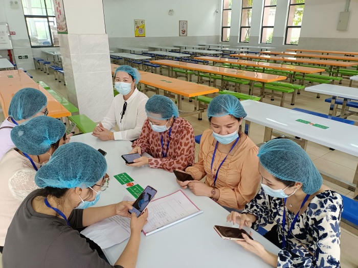 開發(fā)區(qū)第一小學(xué)：家長進(jìn)校“赴宴”；共享快樂“食”光