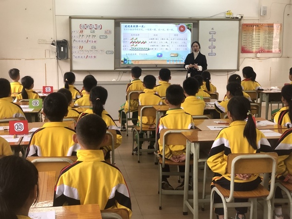 精心播撒“愛種子” 用心雕琢共成長