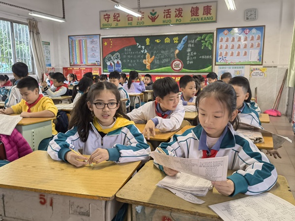 品中華詩(shī)詞，傳文化經(jīng)典