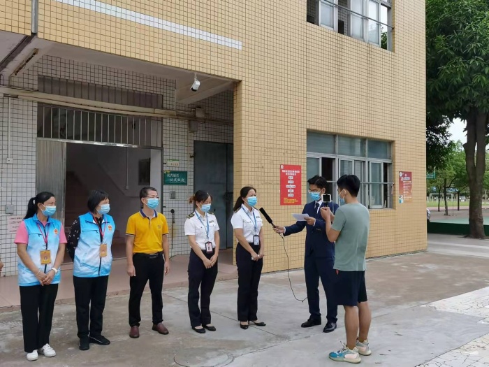 橫欄鎮(zhèn)“全民投票查餐廳”網(wǎng)絡(luò)直播來(lái)到橫欄中學(xué)