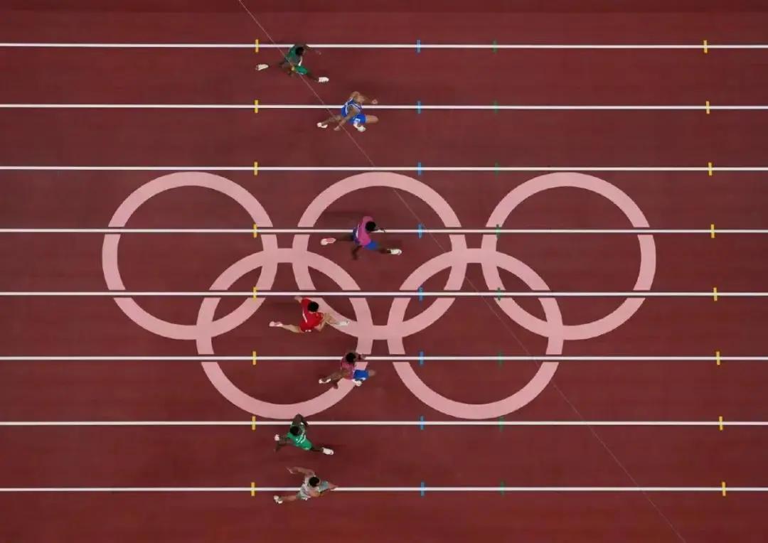 “黑科技”跑道，讓運動員“飛了起來”！-奧運田徑跑道是如何造出來的？