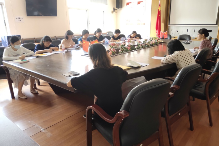 語(yǔ)文科組會(huì)議2.jpg