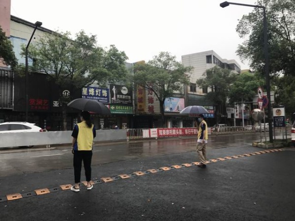 調(diào)整大小 家長義工駐守路口.JPG