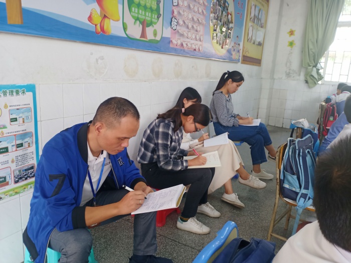 甘老師 幫扶團隊聽課.jpg