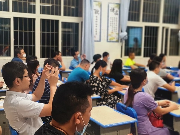 家長會(huì)2 (2).jpg