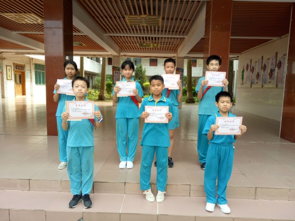 學(xué)生頒獎1.jpg