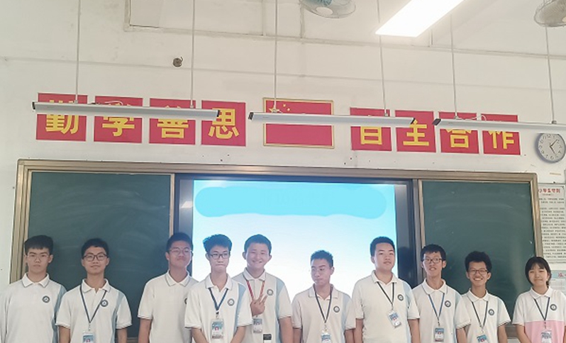 1667184990820000395.jpg 表現(xiàn)突出學(xué)生.jpg