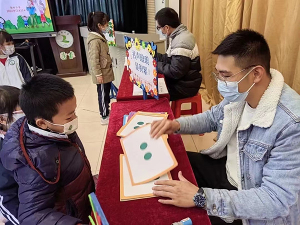 1671501350707077092.jpg 竹娃在自信地答題.jpg