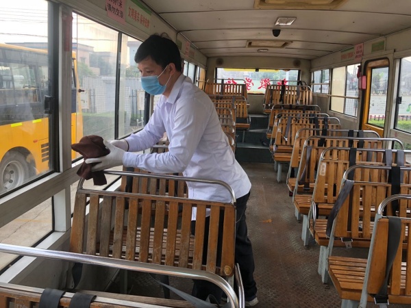 校車(chē)回校后消毒.jpg