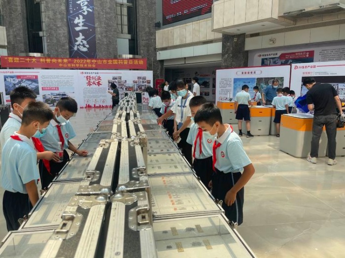 科技節(jié)參觀1.jpg