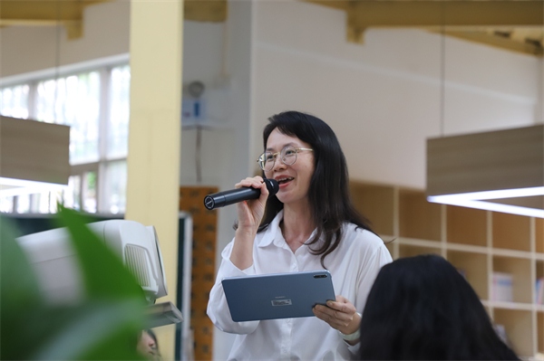 2 高東霞副校長(zhǎng)2.JPG