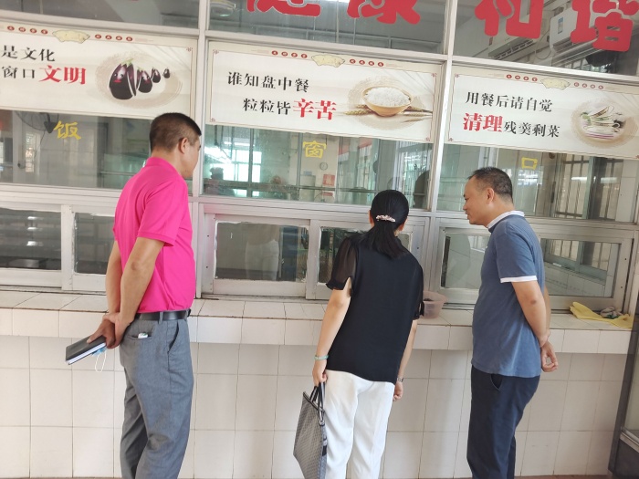 2021.9.29 市疫情防控工作專班小組到神舟學(xué)校調(diào)研檢查 (2).jpg