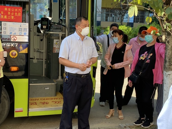 20200430神灣中心小學校園公交專線疫情防控及應(yīng)急處置安全培訓照片 (3).jpg