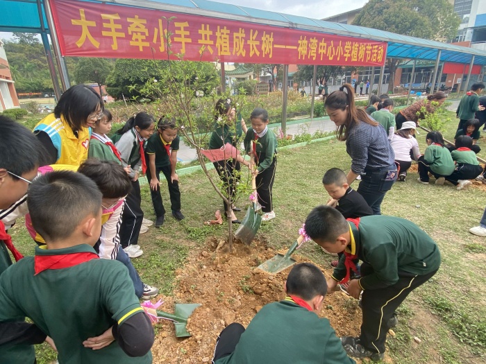 20220311神灣中心小學(xué)首屆開耕節(jié)暨耕讀課程啟動儀式照片 (15).jpg