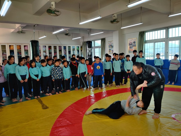 群聯(lián)小學(xué)參加市摔跤錦標(biāo)賽1.jpg