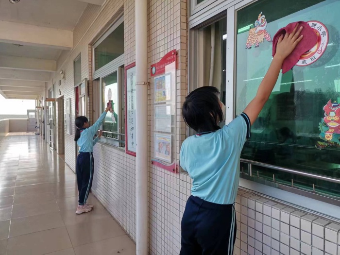 坦洲鎮(zhèn)群聯(lián)小學(xué)開展愛國衛(wèi)生行動5.jpg