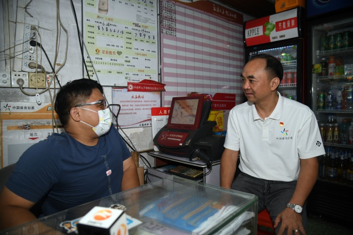 220630-【黨建】我為群眾辦實(shí)事——中山體彩黨支部情系一線送溫暖 (2).jpg