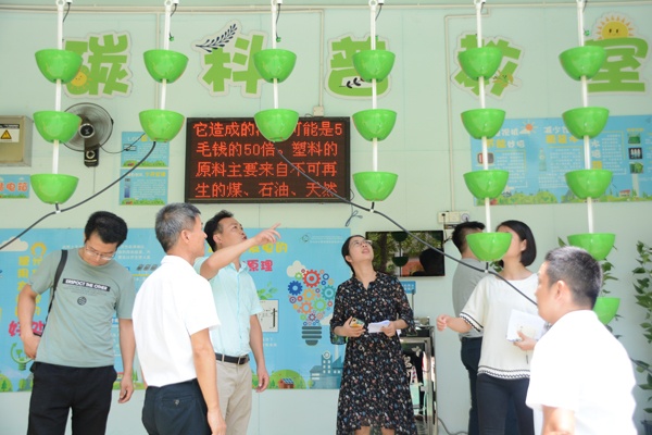 低碳惠普校園專項(xiàng)基金項(xiàng)目組 (2).JPG