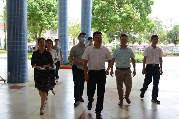 低碳惠普校園專項(xiàng)基金項(xiàng)目組 (10).JPG