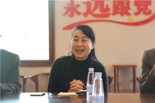 華英學校副校長霍毅愫