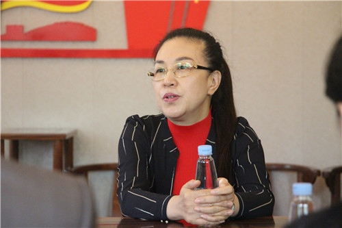 三鑫學校黨總支書記譚萍