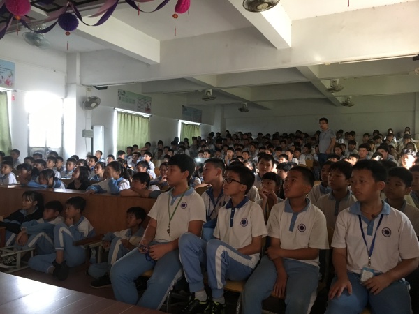 2019.5.16 神灣神舟學校校多媒體開展愛國主題電影觀看活動 (2).JPG