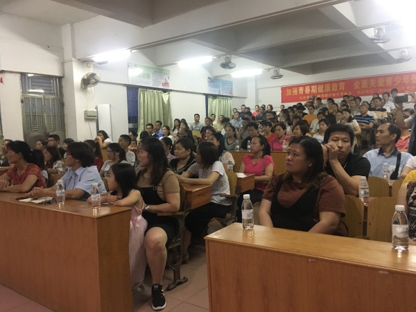 神灣神舟學(xué)校2019年春家庭教育講座 (1).JPG