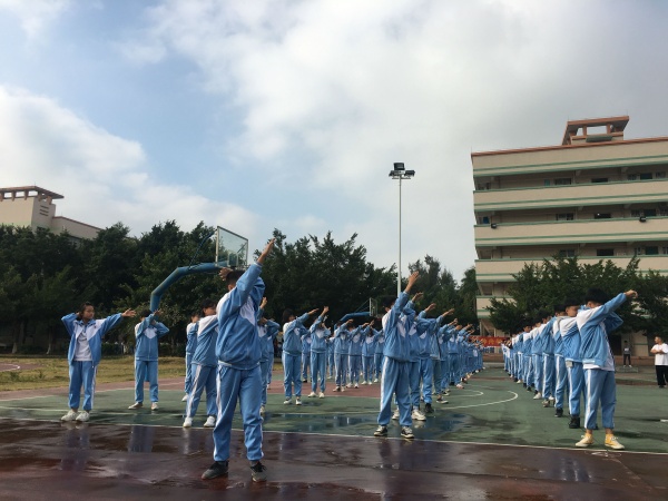 2019年11月28日 神舟學(xué)校舉行第二十一屆體育節(jié)活動(dòng) (2).JPG