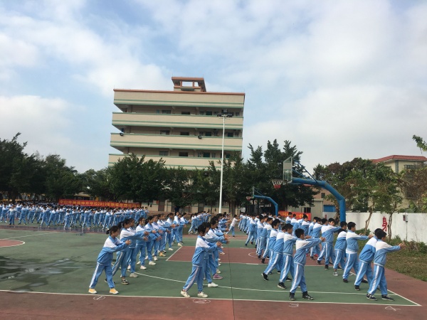 2019年11月28日 神舟學(xué)校舉行第二十一屆體育節(jié)活動(dòng) (1).JPG