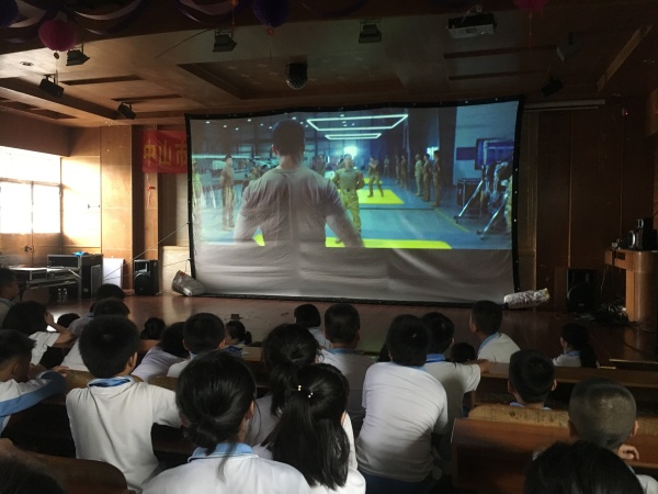 2019.5.16 神灣神舟學校校多媒體開展愛國主題電影觀看活動 (4).JPG