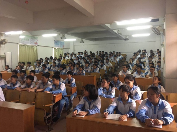 神舟學校在校多媒體教室開展健康教育進校園主題講座活動集錦 (5).jpg