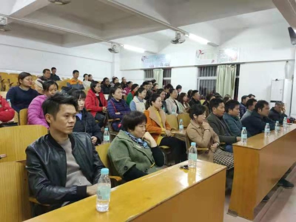 2019年秋季學(xué)期神舟學(xué)校家庭教育講座 (2).JPG