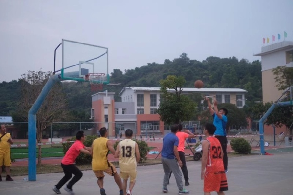 20191204神灣中心小學(xué)教職工籃球賽照片 (6).jpg