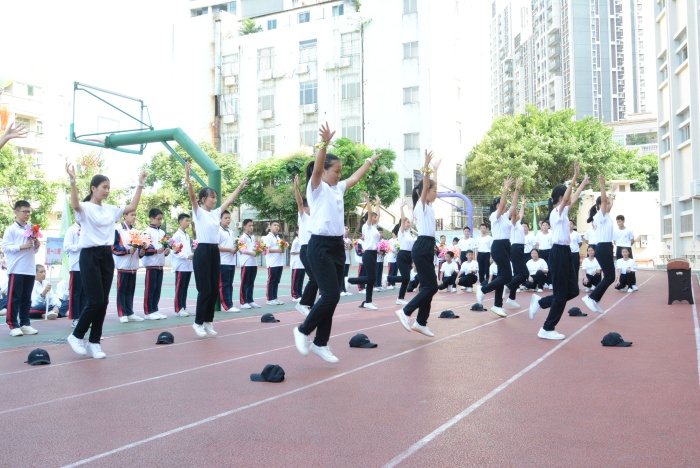 1-入場(chǎng)式表演較好圖片 (2).jpg