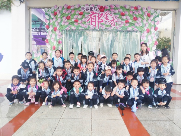 102班學(xué)生合影