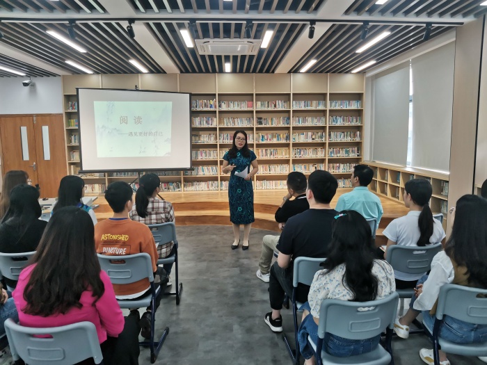 虞彩花主任進行閱讀分享 (4).jpg