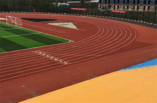 環(huán)保透氣型<a href=http://www.wwwyw99966.com target=_blank class=infotextkey>塑膠跑道</a>