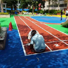 利達(dá)環(huán)保塑膠跑道、塑膠跑道材料廠家、標(biāo)準(zhǔn)13毫米塑膠跑道 塑膠跑道專用底料膠水 13毫米環(huán)保水性TPU改性塑膠跑道材料