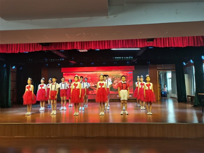 開發(fā)區(qū)二小舉行“黨的盛典，人民的節(jié)日”慶祝中國共產(chǎn)黨成立100周年系列主題活動(dòng)之紅色經(jīng)典誦讀大賽