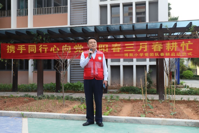 “攜手同行心向黨，陽春三月春耕忙”