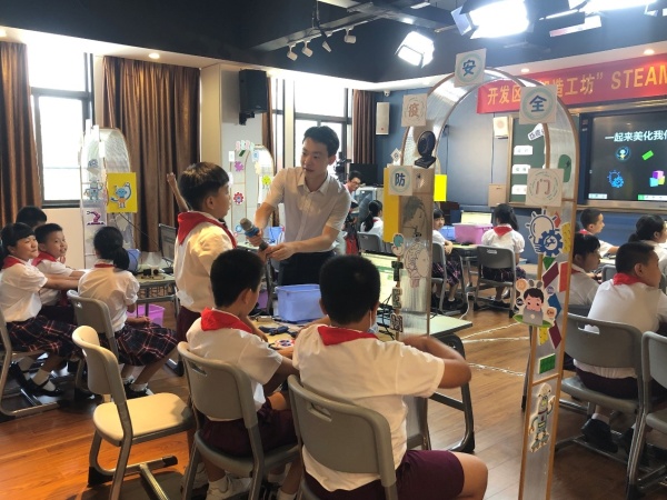 AI課堂助力疫情防護(hù)，真實(shí)問(wèn)題驅(qū)動(dòng)課堂學(xué)習(xí)