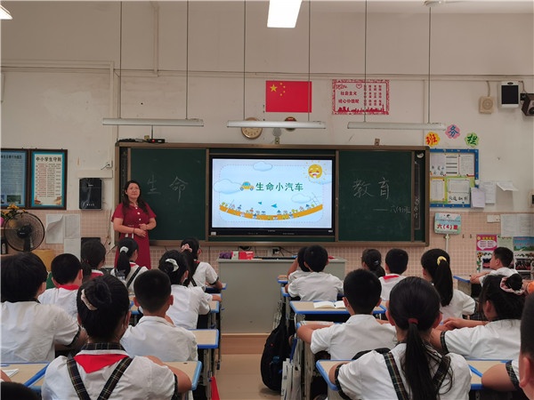 守護(hù)生命陽光，積極健康成長(zhǎng)