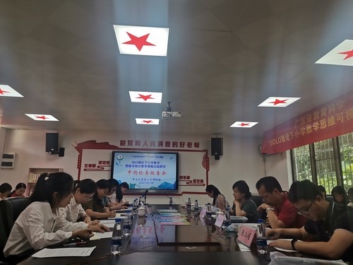 課題研究凝智慧，中期匯報(bào)促提升