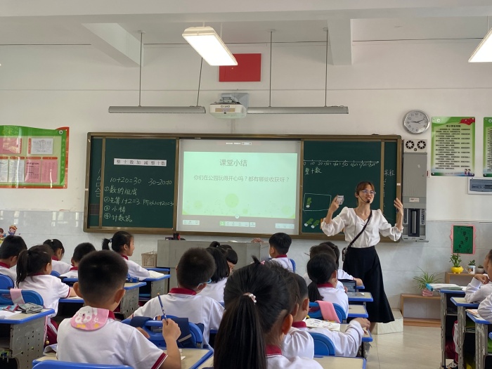 開(kāi)發(fā)區(qū)第一小學(xué)：“展風(fēng)采、促成長(zhǎng)”數(shù)學(xué)學(xué)科課堂教學(xué)競(jìng)賽活動(dòng)