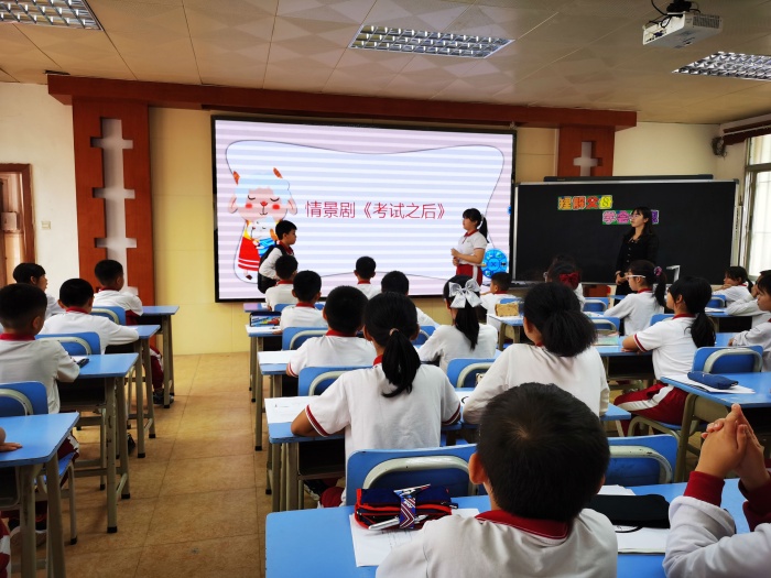 開發(fā)區(qū)第一小學(xué)：班會(huì)促思考，講座促發(fā)展記火炬區(qū)班主任培訓(xùn)活動(dòng)