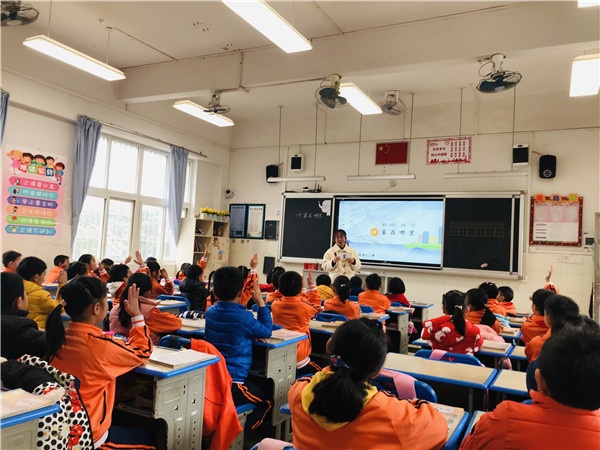 以督導(dǎo)促規(guī)范，以規(guī)范促提升：開(kāi)發(fā)區(qū)中心小學(xué)迎接區(qū)教育事務(wù)指導(dǎo)中心教學(xué)常規(guī)專項(xiàng)督導(dǎo)