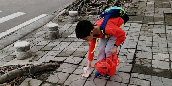 童心向黨，學(xué)雷鋒，做先鋒