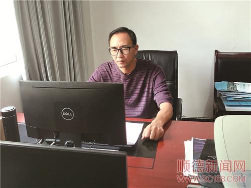 支教老師：心系教改 長(zhǎng)假無休